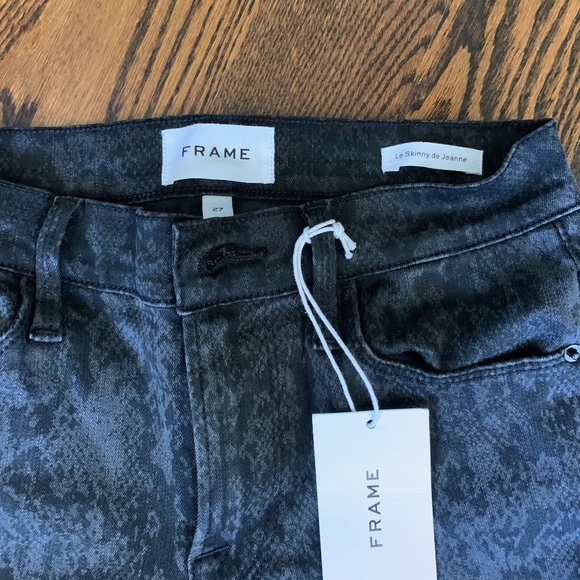 Frame Le Skinny Tonal Python Jeans - Picture 2 of 4
